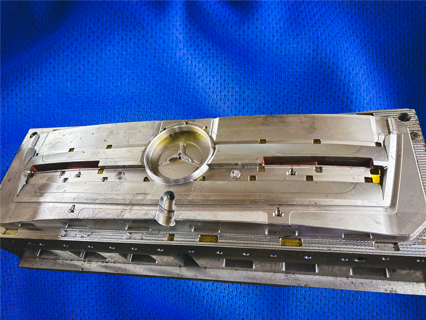 Gege Mould manufacturing facility — advanced CNC and EDM workshop floor