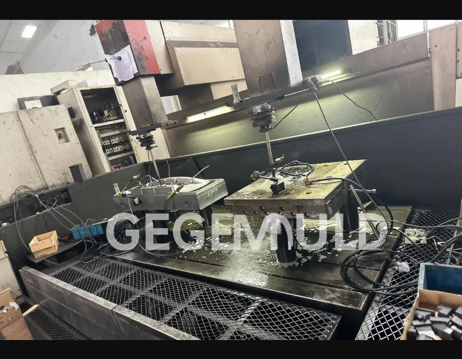 Gege Mould workshop overview — wide-angle view of the precision machining and mold assembly floor showing CNC equipment layout across the 3,000 m² facility