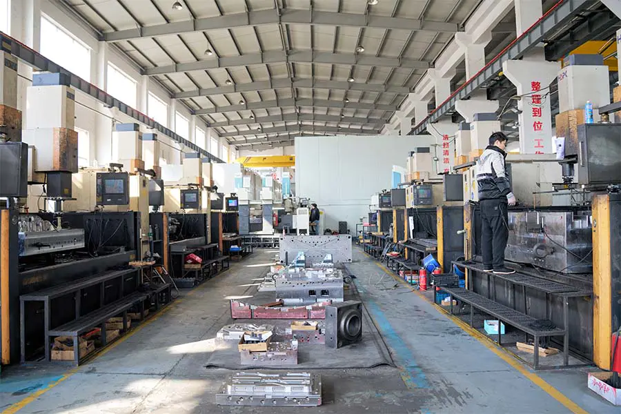 Gege Mould manufacturing facility workshop floor — CNC machining centers and production equipment for injection mold manufacturing